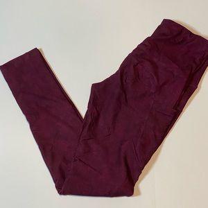 One Size Maroon Buttery soft leggings